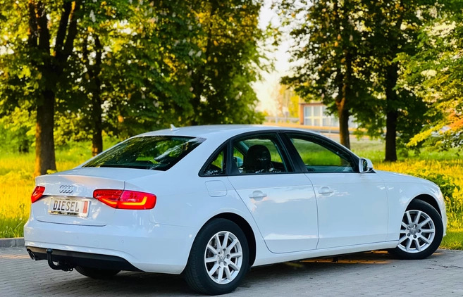 Audi A4 cena 47900 przebieg: 204535, rok produkcji 2013 z Ząbki małe 742